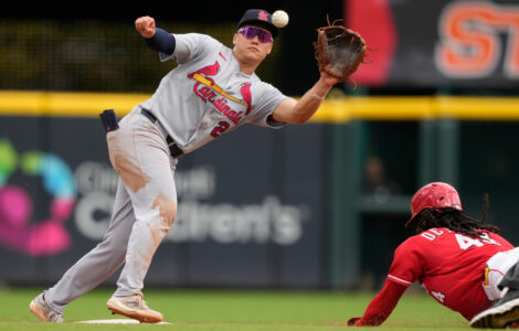 Dane Myers' dropped fly with 2 outs in 9th gives Cardinals a wild 10-9 win over Reds